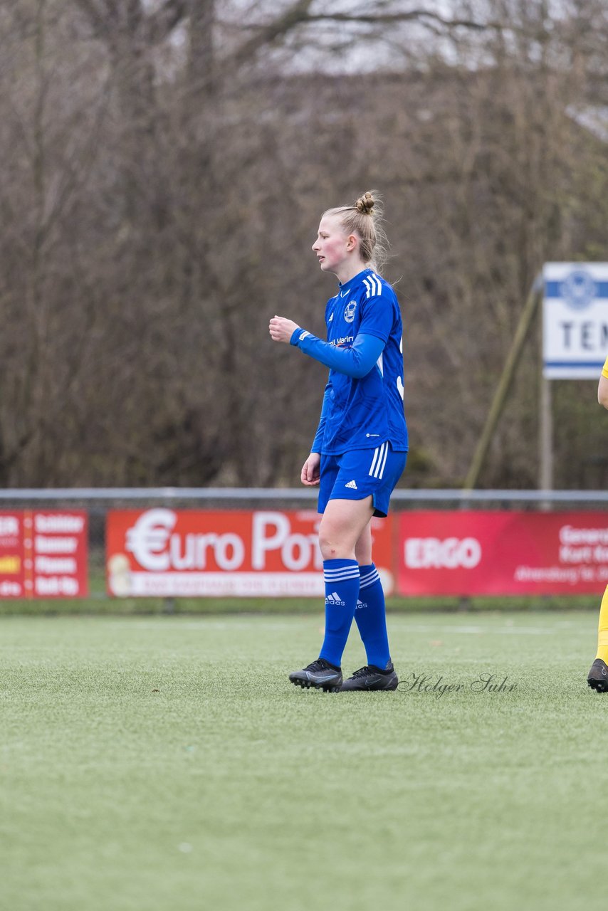 Bild 334 - F SSC Hagen Ahrensburg - SV Frisia Risum-Lindholm : Ergebnis: 1:2